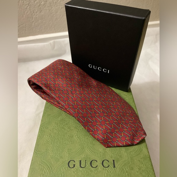 Gucci Red and Gold Patterned Tie (reposhing because purchased several) - Picture 4 of 6